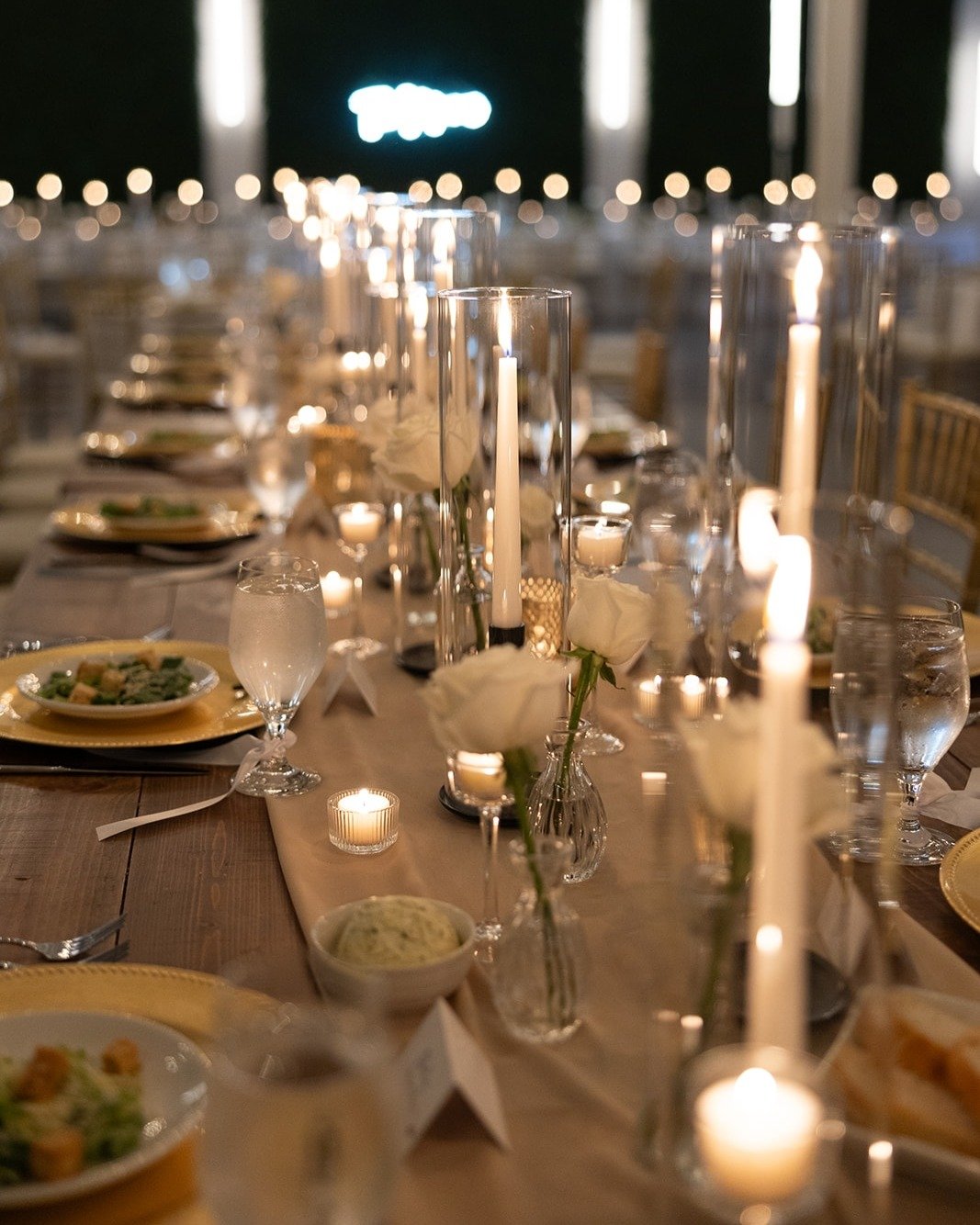 A dreamy reception🤍🕯️|| Add a pre-set salad to elevate your event!✨

Photography: @fadedfernphotography
Planner: @clt.thegatheringco @thegathering.co
Florals &amp; Rentals: @sipsrentals 
Content Creation: @berkleylaneco