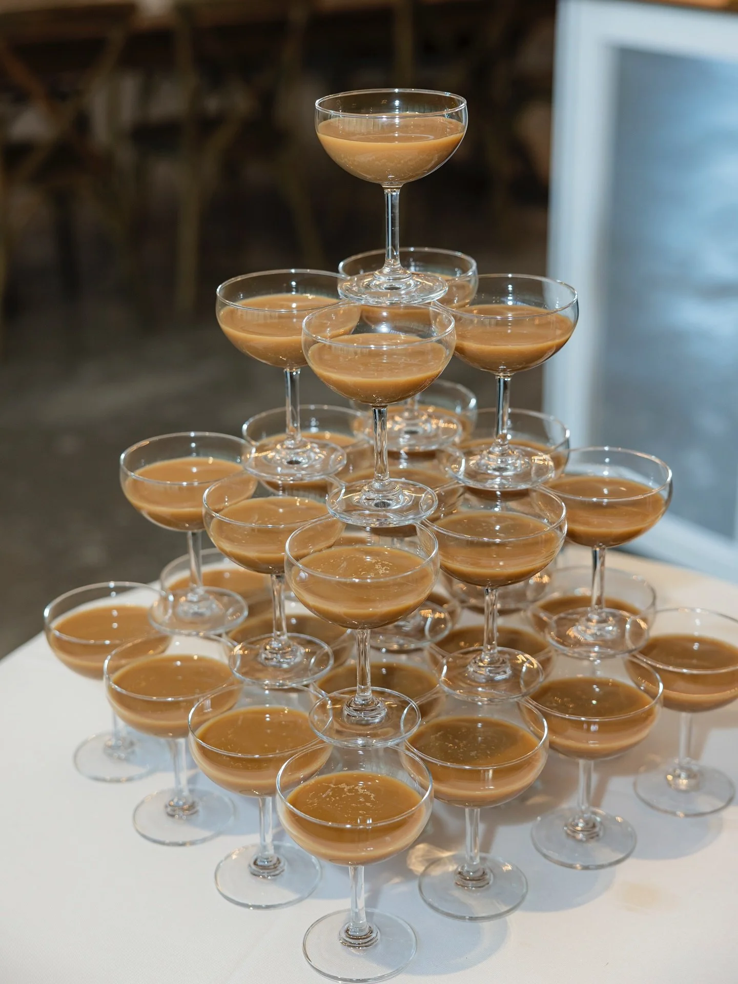 Who doesn&rsquo;t love an espresso martini tower? || Signature cocktails are the perfect way to elevate your event🤍