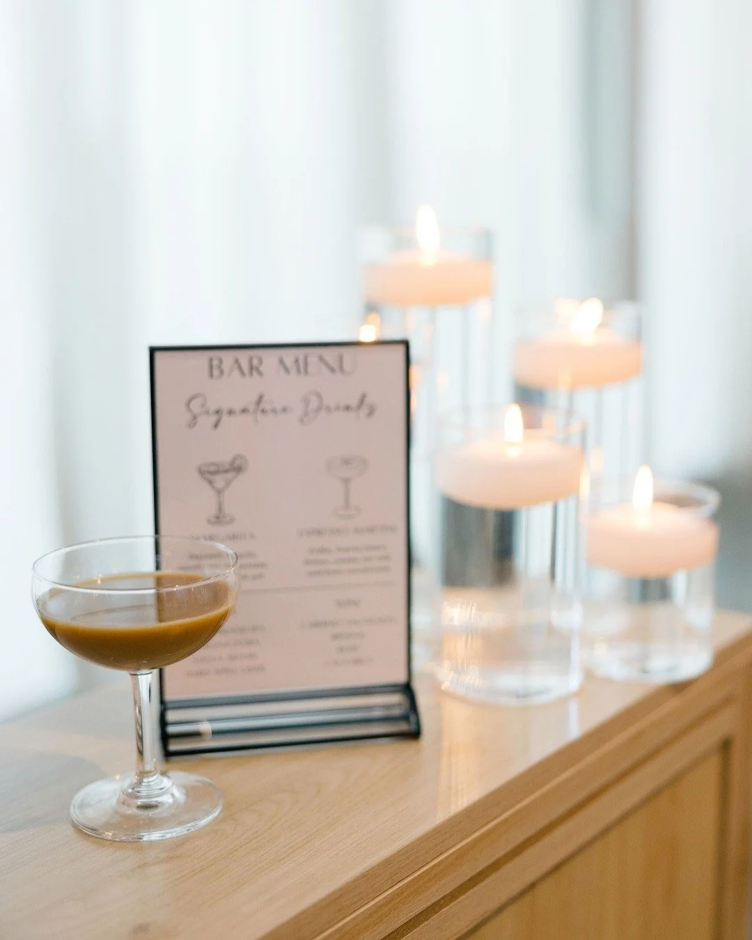 A celebration made personal. Toast with signature drinks crafted just for you. 🍸 || Talk with your Beau Monde expert about our recommended signature drinks. 
Photo: @samanthabrookephoto_ 
Planner/decor: @asignatureweddingday