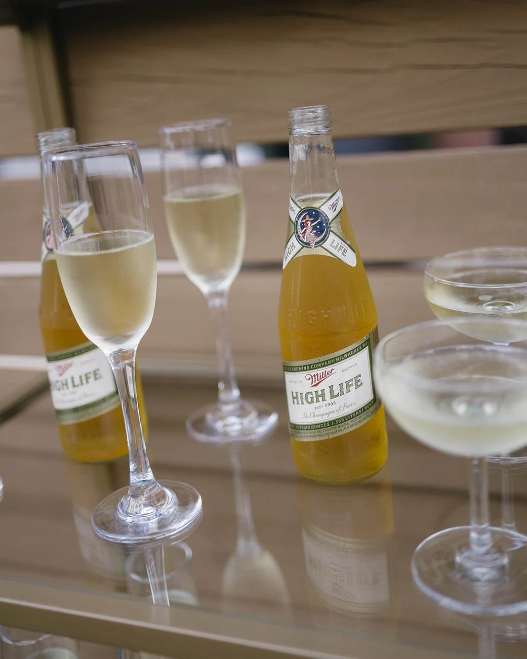 Moments before “I do,” made even sweeter with a glass in hand🥂 || The options are endless with our bar packages. Add on pre-ceremony beverages to treat your guests!
Photographer: @thehazelclubphoto
Planner: @arhevents
Bar: @cateringbybe