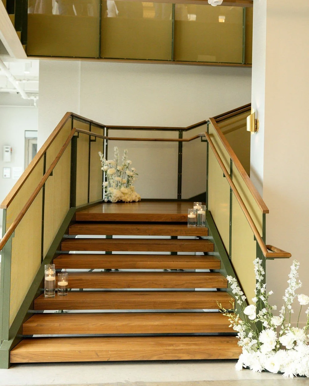 An entrance that whispers romance and welcomes celebration 🤍 || The Casey is the premier event space in Charlotte's developing Tryon Hills neighborhood.
Photography: @gabrielleadunlevyphotography
Planner: @arh_events