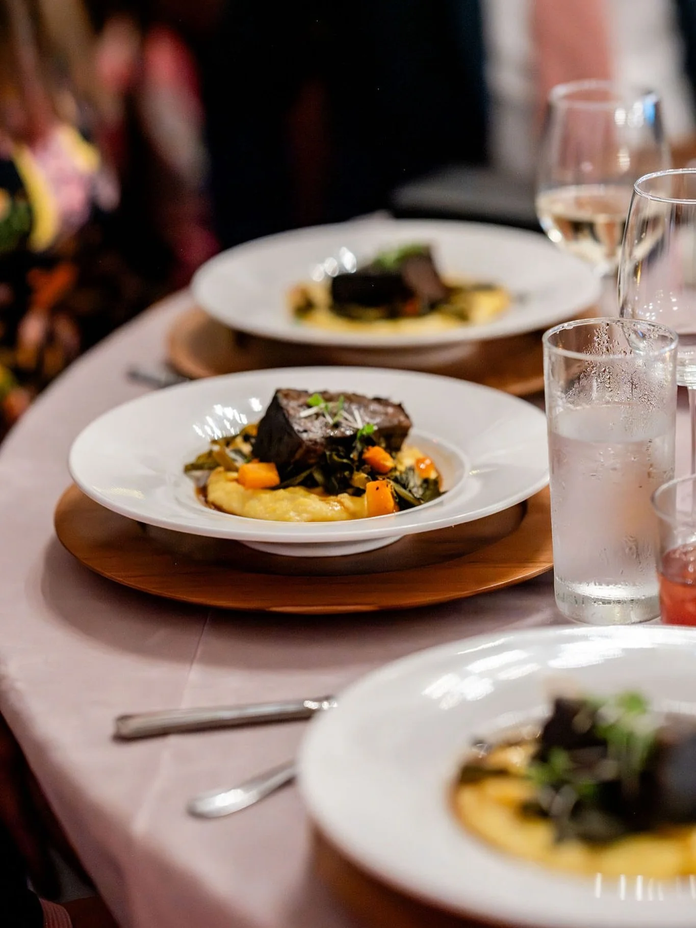 Plated to perfection. Every dish crafted with care to elevate your dining experience✨ || Ask a Beau Monde expert on ways to elevate your food and beverage service. 

Photography: @carissarogers