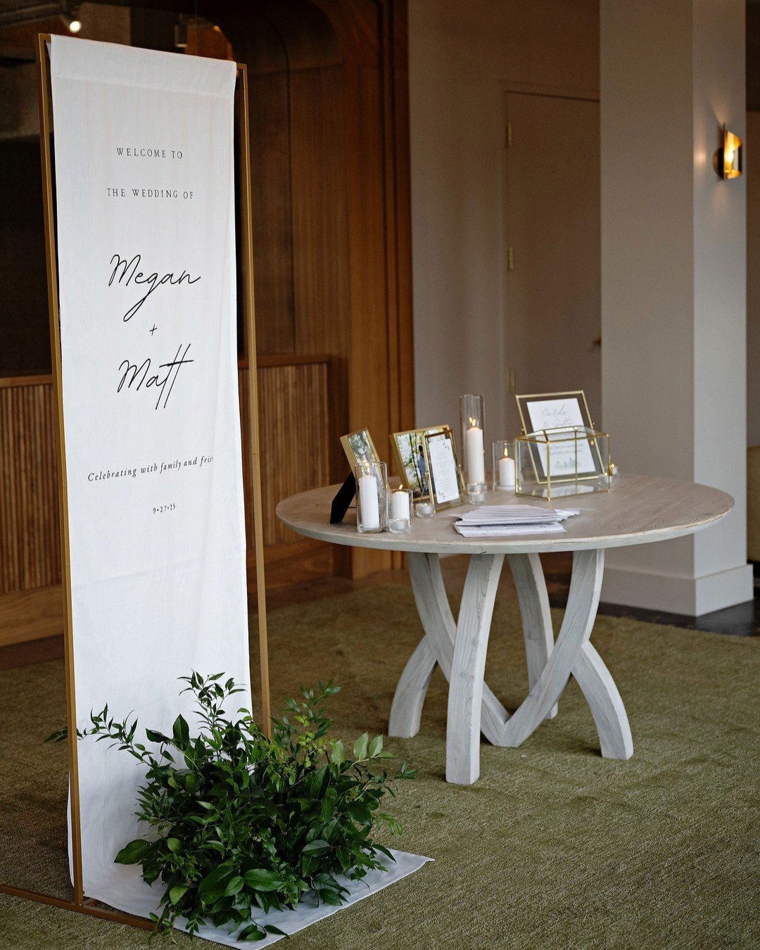 Welcome, where the celebration begins. || Our entry sets the stage for the perfect welcome table and signage.

Photography: @thebeautifulmessphotography
Planner: @minttobewedding
Florals: @florabellanc