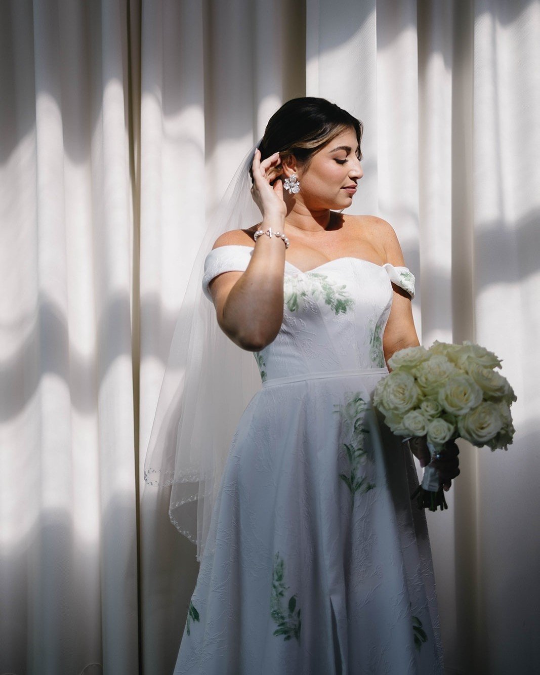 Bridal portraits made for print 🕊️ || Ask a Beau Monde expert about our favorite locations for portraits at The Ruth.

Photographer: @thehazelclubphoto
Planner: @arhevents
Florist: @pinkpetuniaweddings