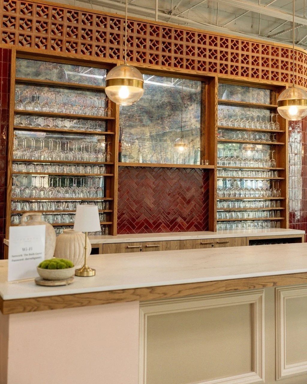 A local venue in Charlotte with a custom bar? 🍸Say less || Start your planning with us at Beau Monde and learn more about our catering, bar, and planning services!

Planning: @leighahaynesweddings
Photography: @gabrielladunlevyphotography