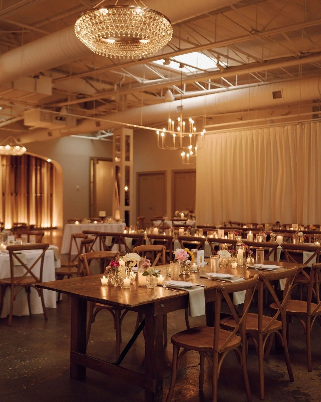 Moody winter nights at The Ruth make for some beautiful indoor golden-hour photos ✨ Recently engaged this holiday season? We'd love to tour your at The Ruth! Book with us through our link in bio.

Photography: @momentsbymirandalynn