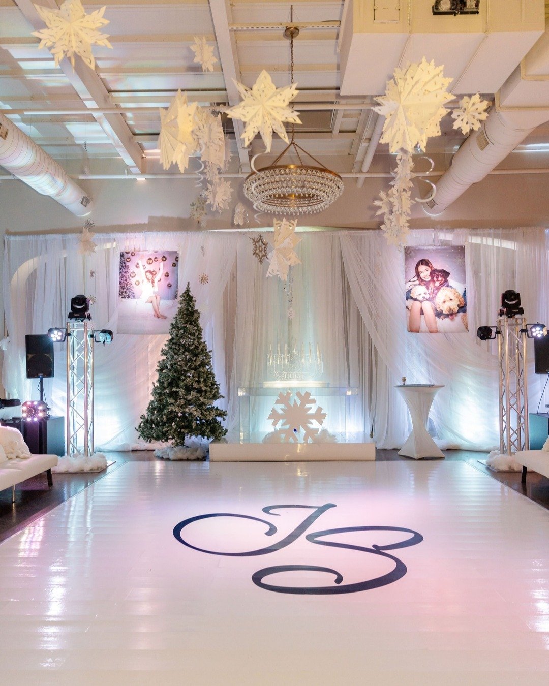 a winter wonderland🤍 || The Ruth is not just a wedding venue but, a venue for all special moments. Inquire today about hosting a birthday party, gala, or social event. 

Photography: @movingmountains.studios