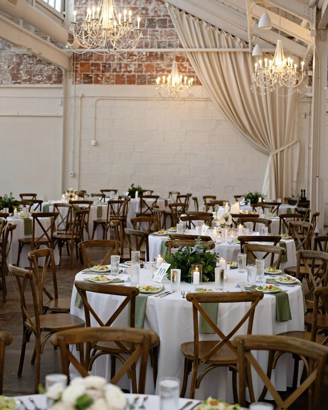 This season, we're grateful for every celebration, milestone, and memory shared within our walls🤍 || Schedule a tour with a Beau Monde expert to see how we can host you in 2026!

Photography: @thebeautifulmessphotography
Planner: @minttobewedding
Fl