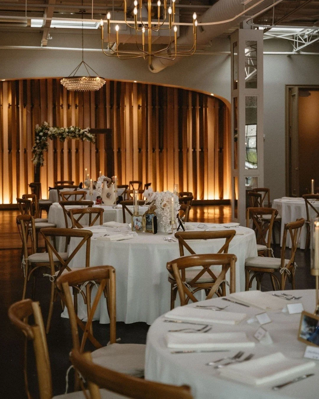 Bring on all the winter weddings 🤍 || We&rsquo;d love to host your event at Beau Monde. Inquiry today https://www.beaumondevenues.com/contact

Photography: @thedivinesphotoandfilm
Planner: @arh_events