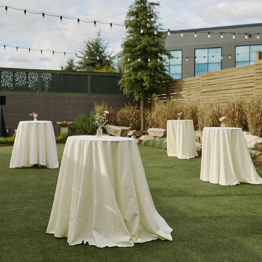 you can never beat a garden cocktail hour🤍 || Step into Old World splendor with 1920&rsquo;s ambiance at The Ruth.

Photography: @sincerelysadiephotography
Planner: @arh_events
Florist: @tammykdesigns