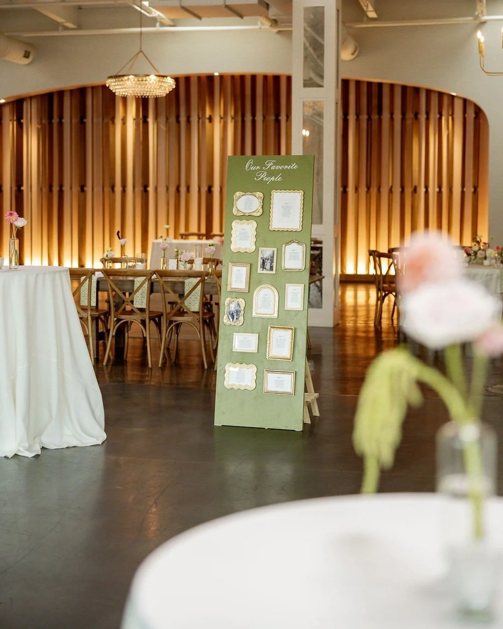 Seating chart: Perfection. || Step into the warmth and liveliness of the 1920&rsquo;s at The Ruth.

Planning: @leighahaynesweddings
Photography: @gabrielladunlevyphotography
Florals: @viivifloralstudio
