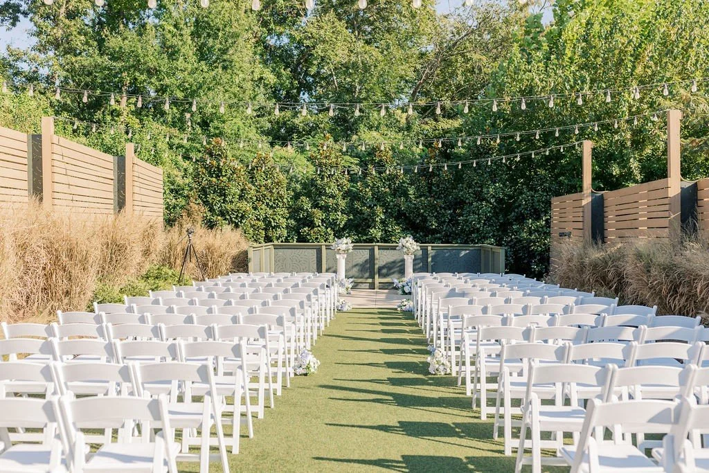 Our most popular ceremony spot, the gardens 🌿|| The gardens provide ample space for 175 guest or less. 

Photography: @JodiGrayPhotography
Planner: @arh_events
