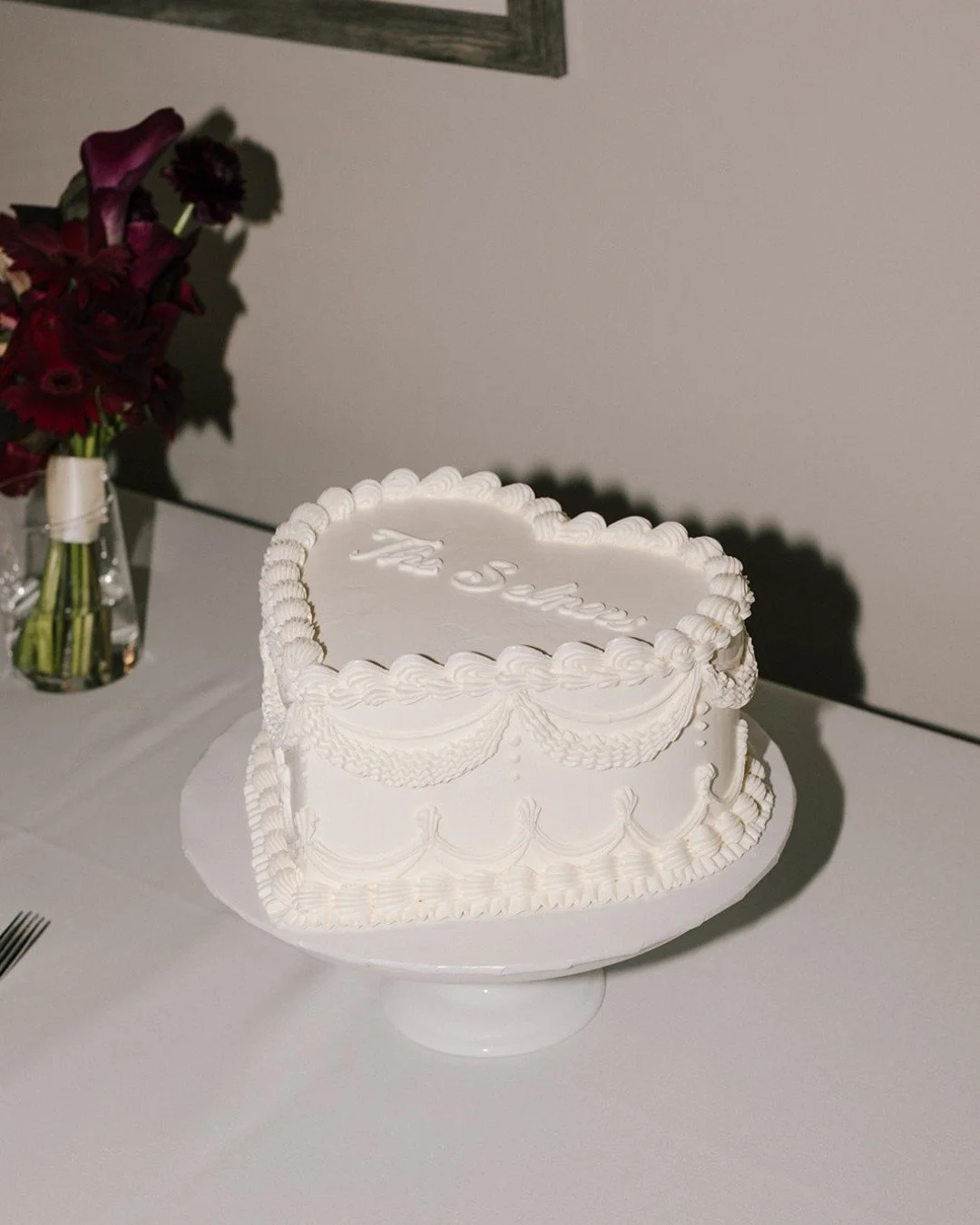 Vendor spotlight ✨@forgoodnesscakescharlotte
When a cake looks this good and tastes even better, you know you&rsquo;re in good hands. For Goodness Cakes delivers cakes that are stunning, delicious, and always crowd-pleasing.

Photography: @amyellisph