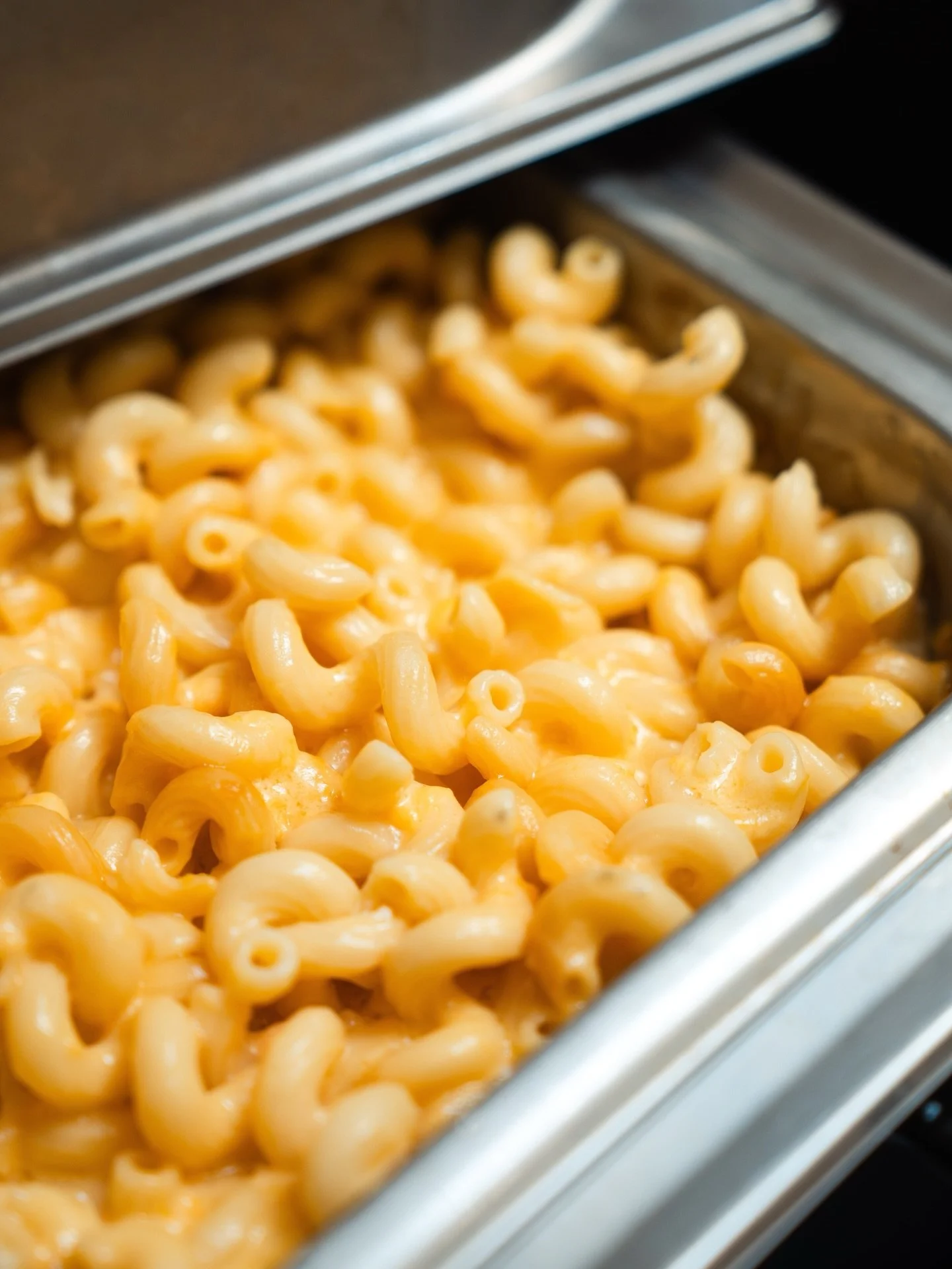 Side dish superstars🧀🥦 || Whether you&rsquo;re craving the creamy comfort of our gourmet Mac &amp; Cheese or the crunch of our saut&eacute;ed Broccolini, our menu is designed to satisfy every palate.