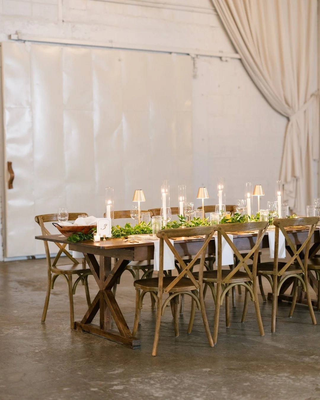 This is your sign to always say 'yes' to farm tables.✨ || Book a tour with us through the link in our bio!

Photography: @arikashelest
Florals: @lilygreenthumbs