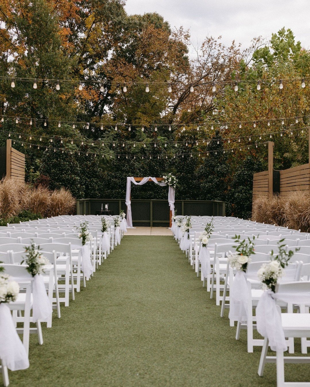 The start of forever, beautifully framed at The Ruth. 🤍 || Inquire with us today! events@beaumondevenues.com

Photography: @blaiseyconklinphotography