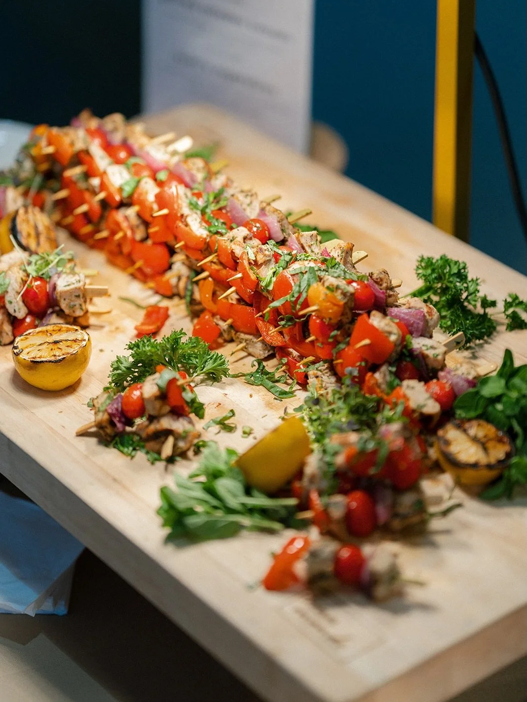 Fresh off the grill and onto the guest list. 🍋 Our Grilled Chicken Kebabs with charred lemon were definitely a crowd favorite.