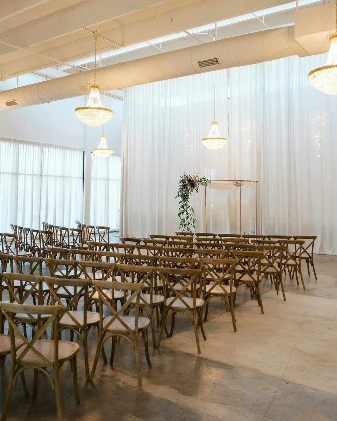 Designed for meaningful moments. Ceremonies at The Casey feel as beautiful as they look. 🤍 || Our dedicated team will curate personalized experiences, ensuring every detail is flawlessly executed.

Photography: @jimtriceweddings
Planner: @the_white_