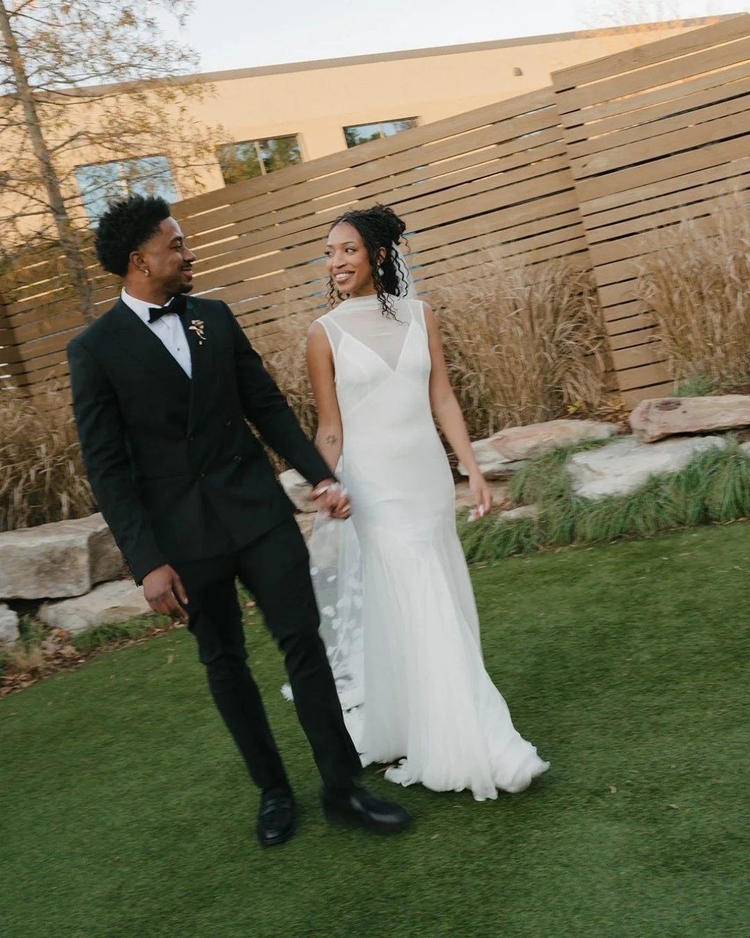 Modern elegance meets timeless love. We&rsquo;re still swooning over these portraits in the garden.🤍 || The garden does it all: ceremony, cocktail hour, or portraits.

Photography: @maycaudillophoto
Planner: @_hueevents
Florals: @nectarfloralboutiqu