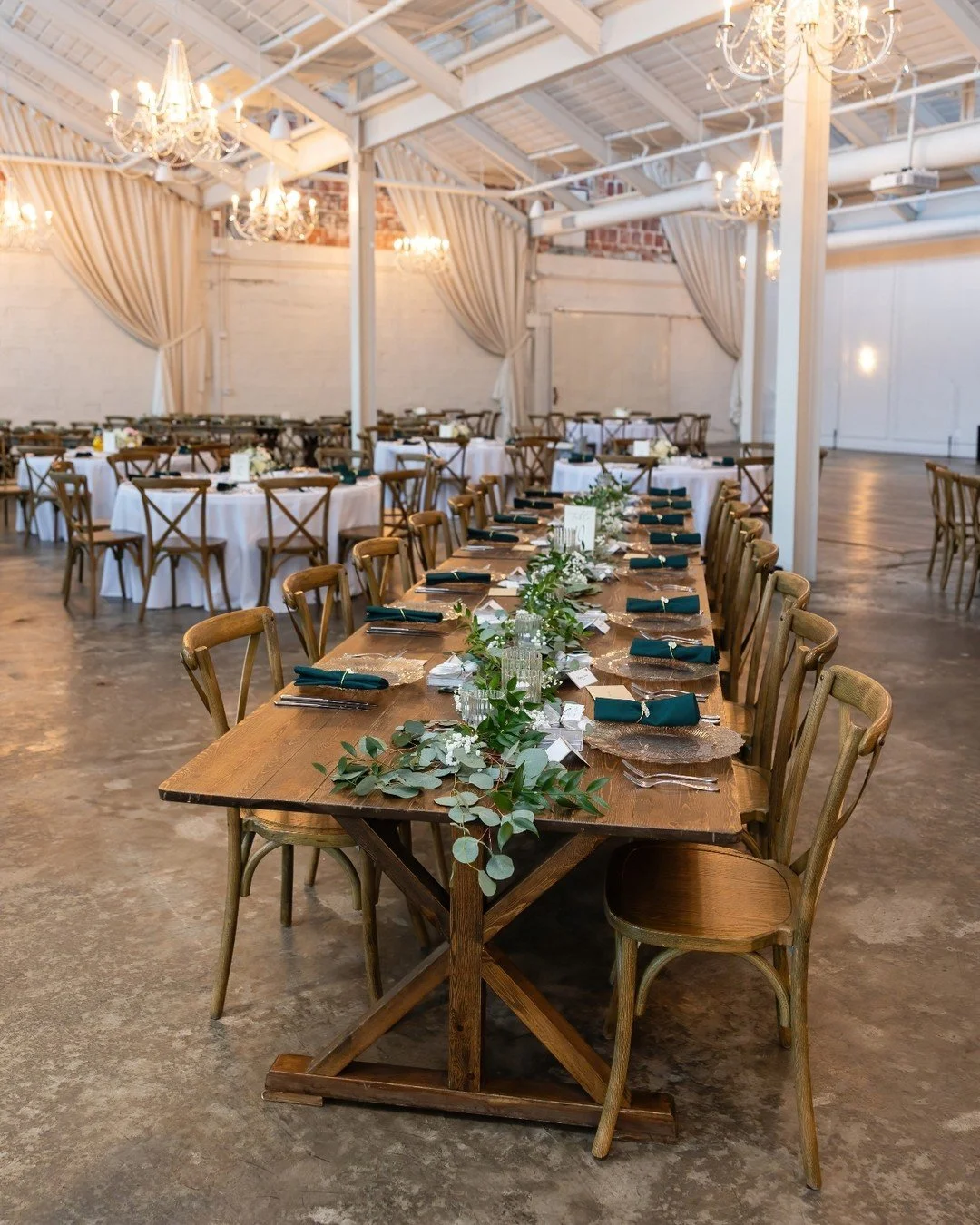 Gather, dine, celebrate. 🥂 || Whether it's an intimate gathering or a grand celebration, The Casey provides the perfect canvas to craft an extraordinary wedding experience.

Photography: @timelesscarolinas
Planner: the_white_rose_co
Florals: @little