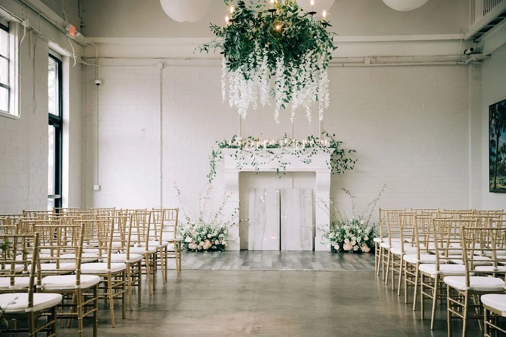 Light-filled, elegant, and ready for &ldquo;I do.&rdquo;🤍 || Find your perfect wedding venue: https://www.beaumondevenues.com/

Photography: @pink_bird_photo
Planner: @the_white_rose_co
Florals: @flowerdiva33