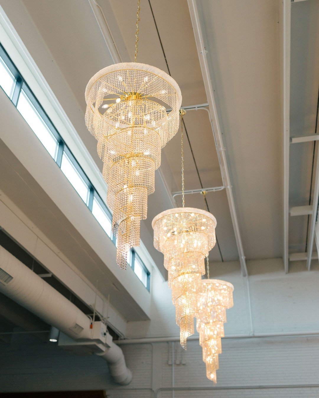 An iconic glow that defines the room.✨ || The Casey combines elegance and warmth, sophistication and confidence

Photographer: @samanthabrookephoto_
Planner: @the_white_rose_co