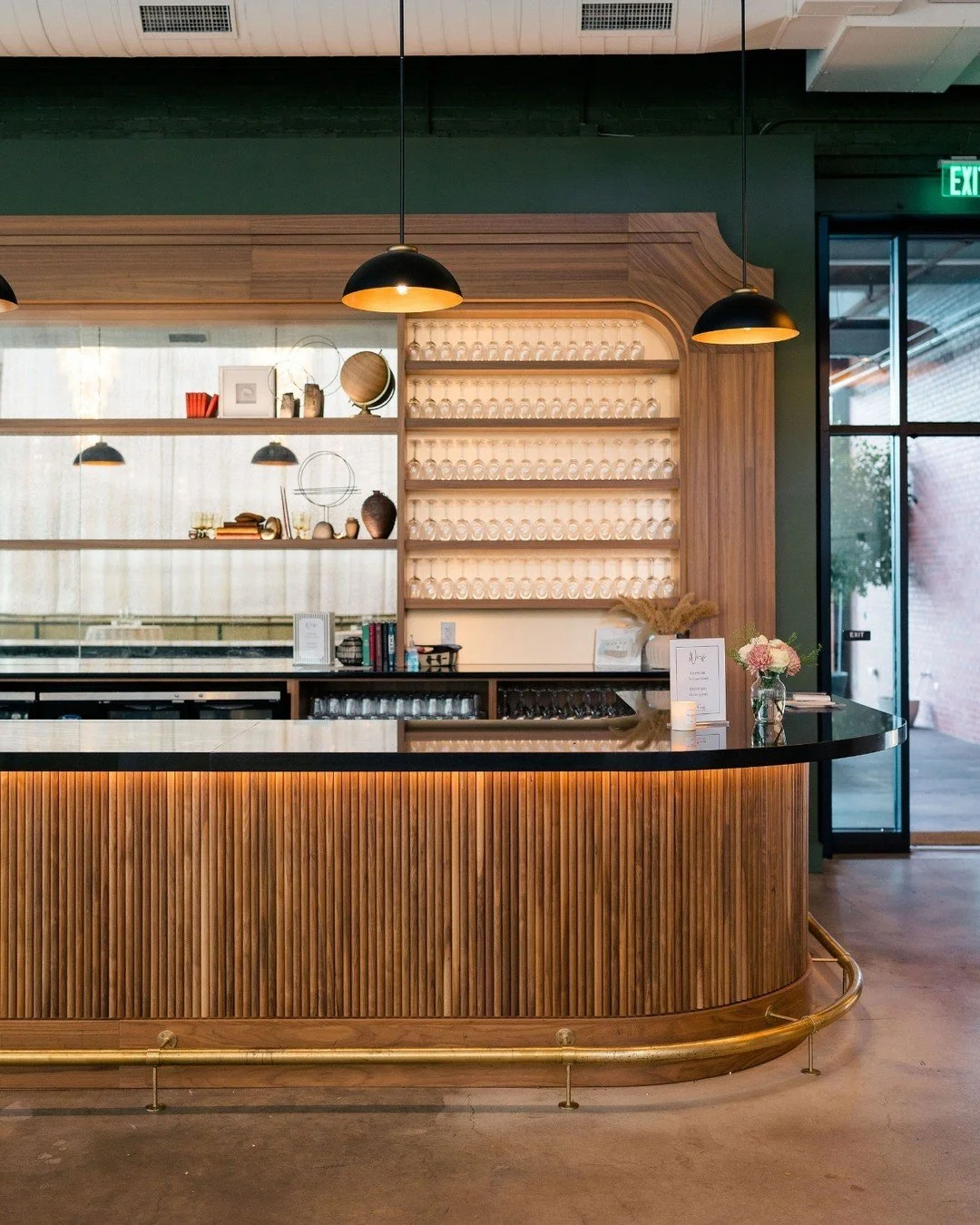 Crafted cocktails, warm light, and a space designed to gather. 🍸|| Talk with a Beau Monde expert about our curated bar program.

Photographer: @samanthabrookephoto_
Planner: @the_white_rose_co