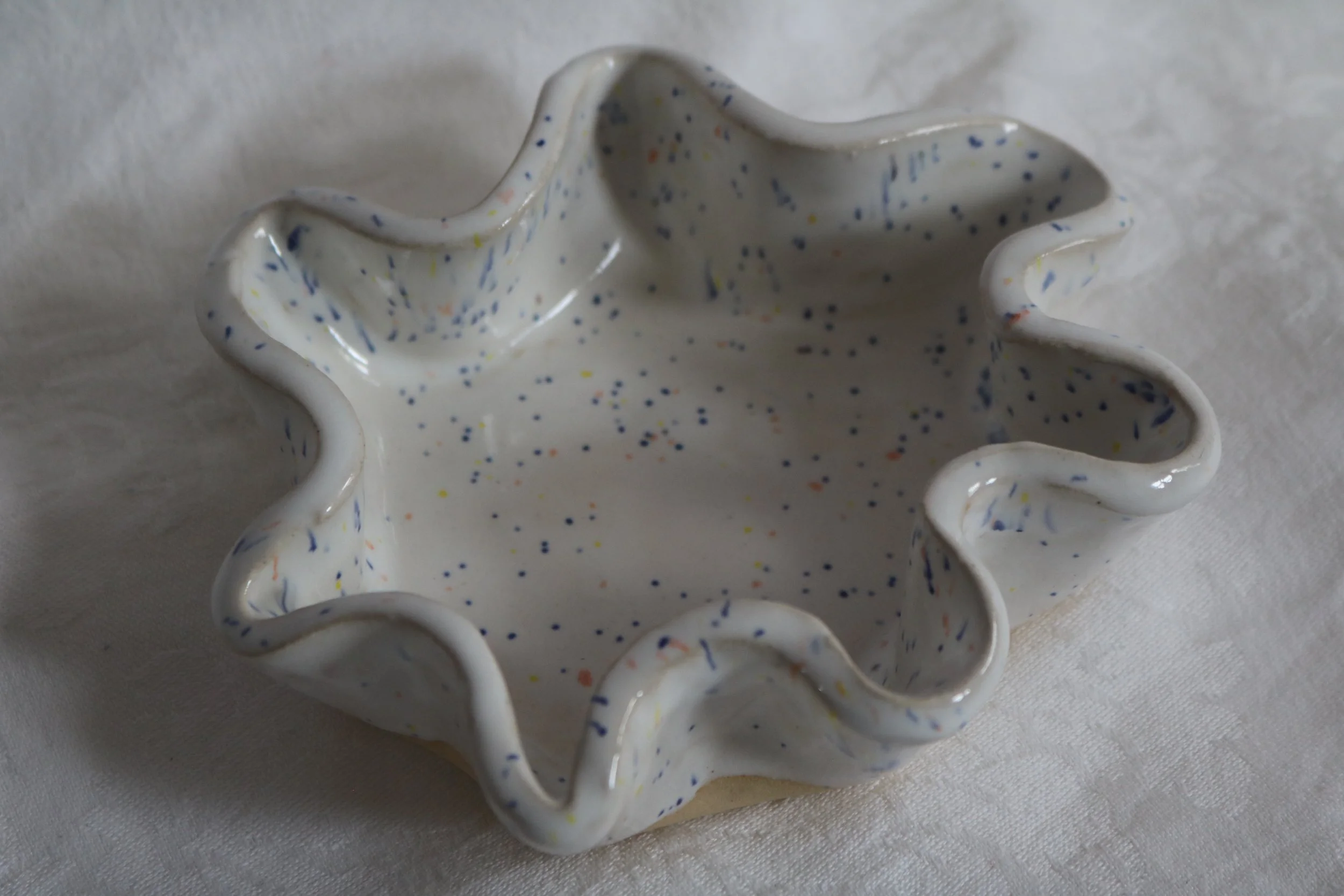 White speckle wiggle bowl