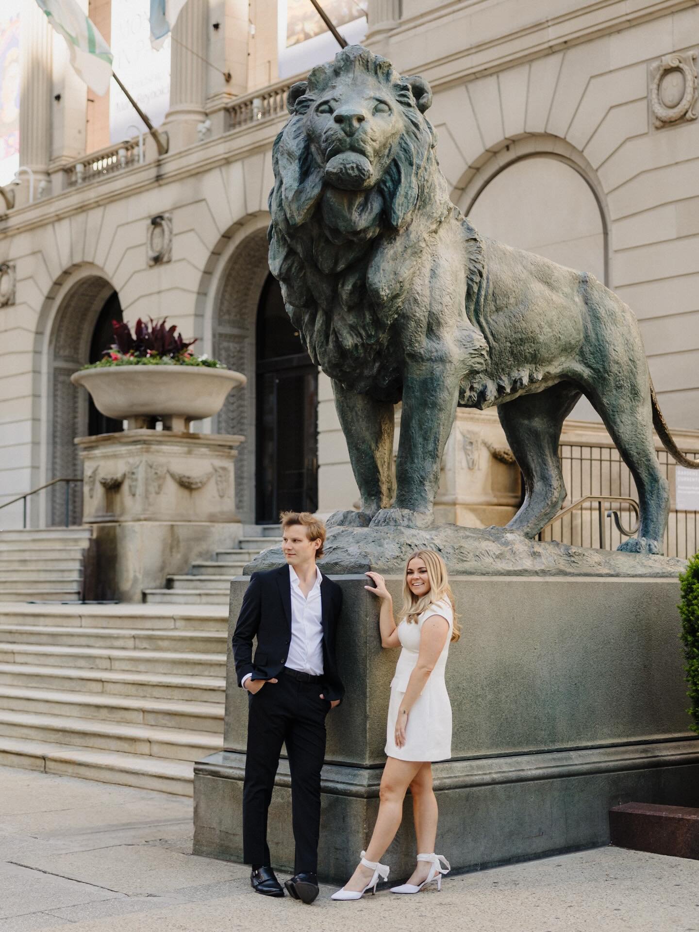 Kendra &amp; Tyler part one!! Loved getting to use the gardens for the first time this season and y&rsquo;all know how much I love the lions at the Art Institute! ☺️