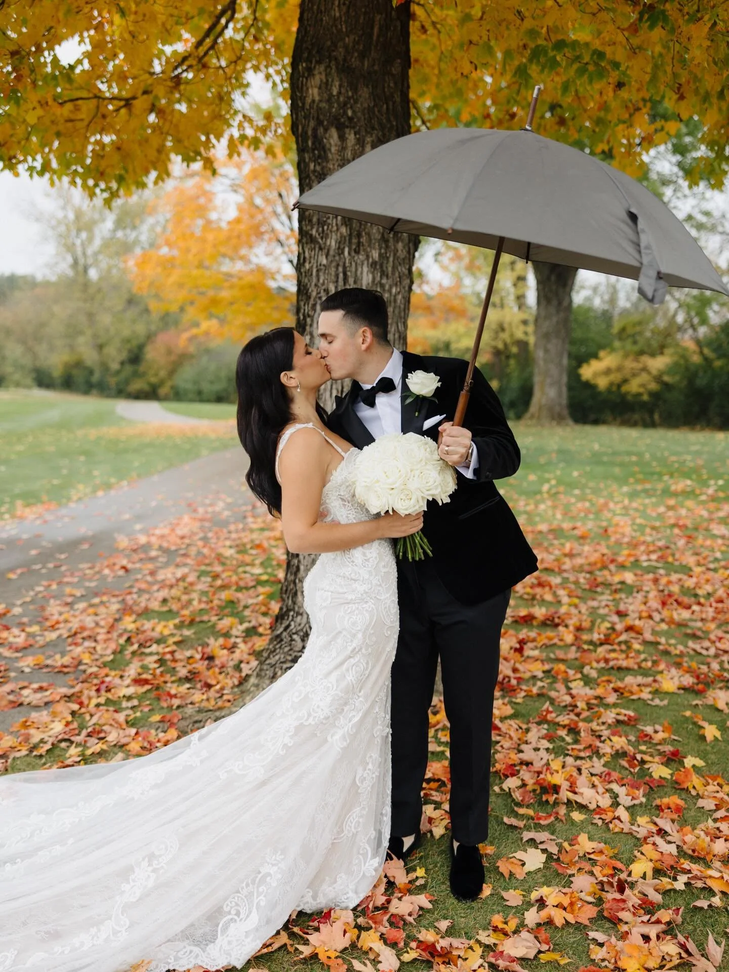 Ugh there&rsquo;s just nothing like fall!!!

Coordinator @graceful_events_weddings @shelby_lingar 
Florals @petals_n_bloom 
Makeup @annamilanzibeauty 
Hair @lexileehair 
Video @prettyweddingfilms 
Venue @grand_geneva