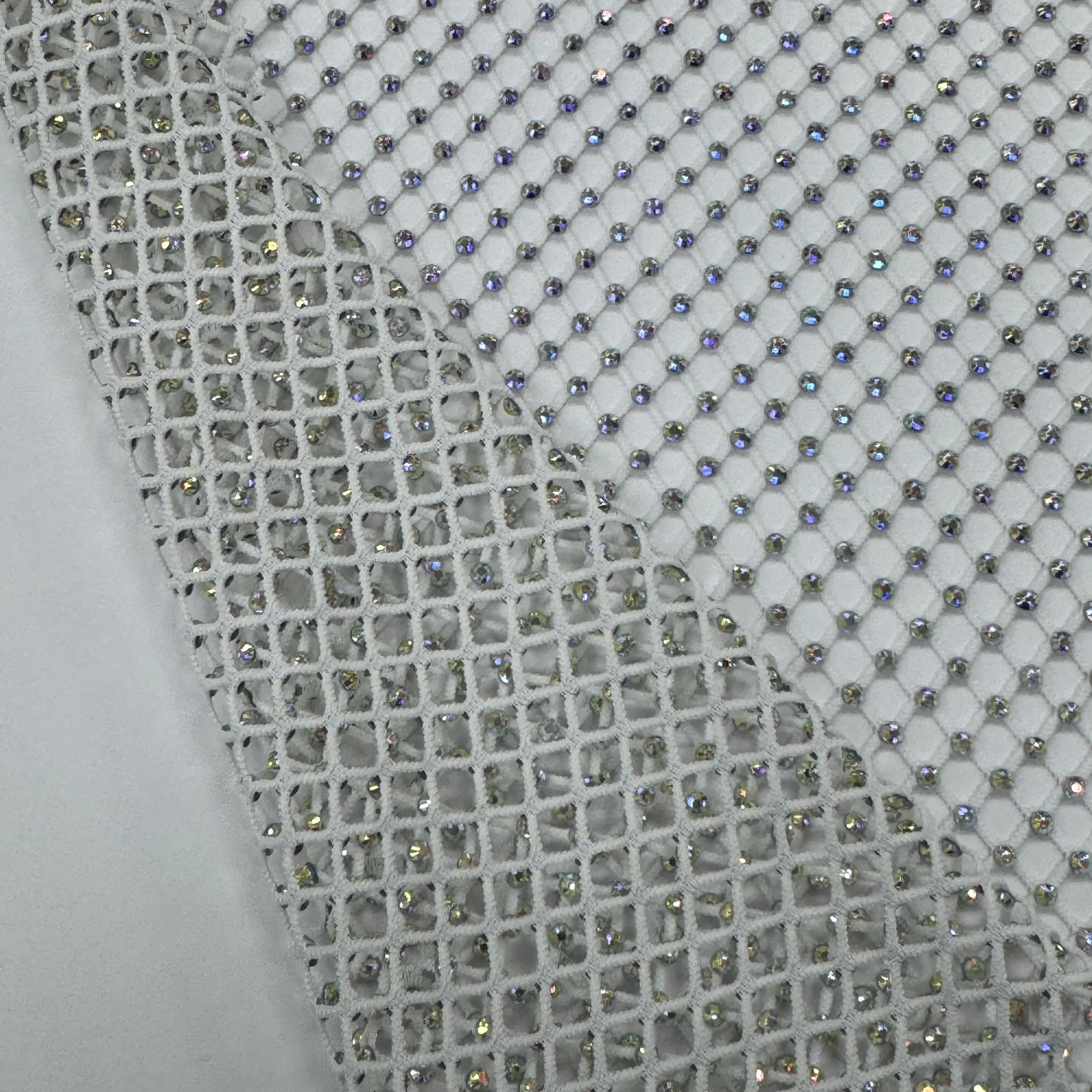 UC 5673 A - C#1 - WHITE MULTICOLOURED STONE (2).JPG