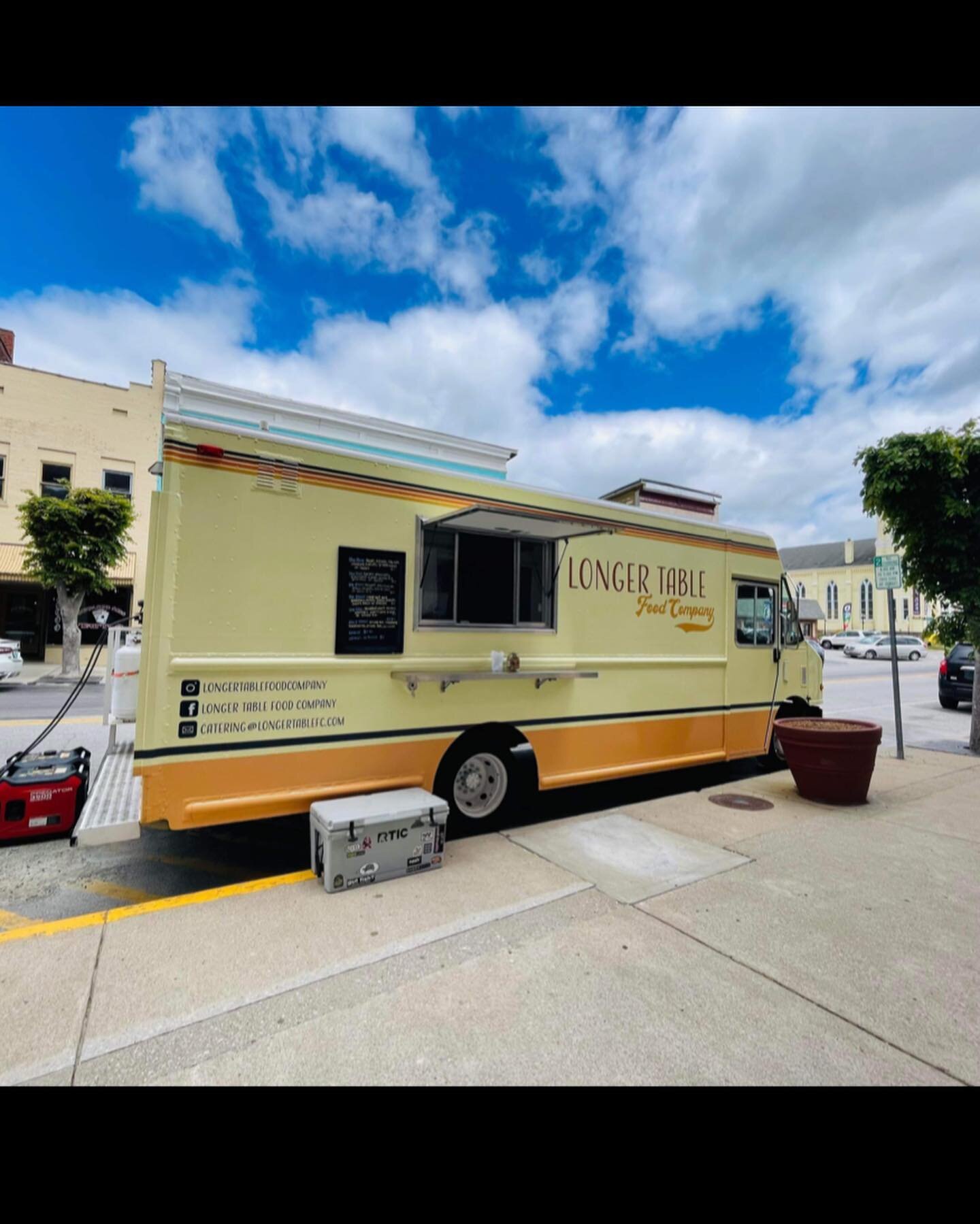 ☀️Sawstone☀️ we missed you last week! we&rsquo;re coming your way tonight and we can&rsquo;t wait to see your faces! 

⬇️tonight&rsquo;s menu ⬇️

the daisy: buffalo po-boy. buttermilk brined hand-battered chicken, housemade buffalo sauce, dilly ranch