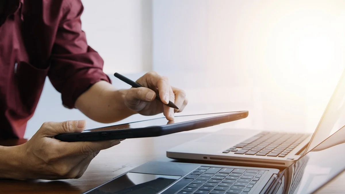 El SAT cruza CFDI, DIOT, contabilidad y otros sistemas en tiempo real para detectar inconsistencias y riesgos en la fiscalización electrónica.