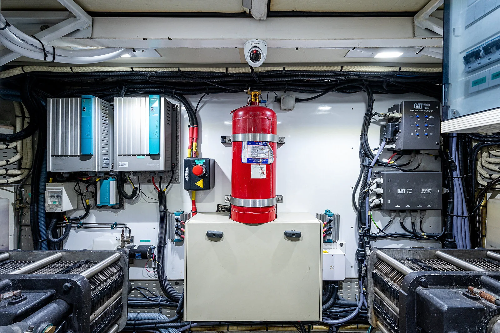 75_viking_forever_five_engine_room4.jpg
