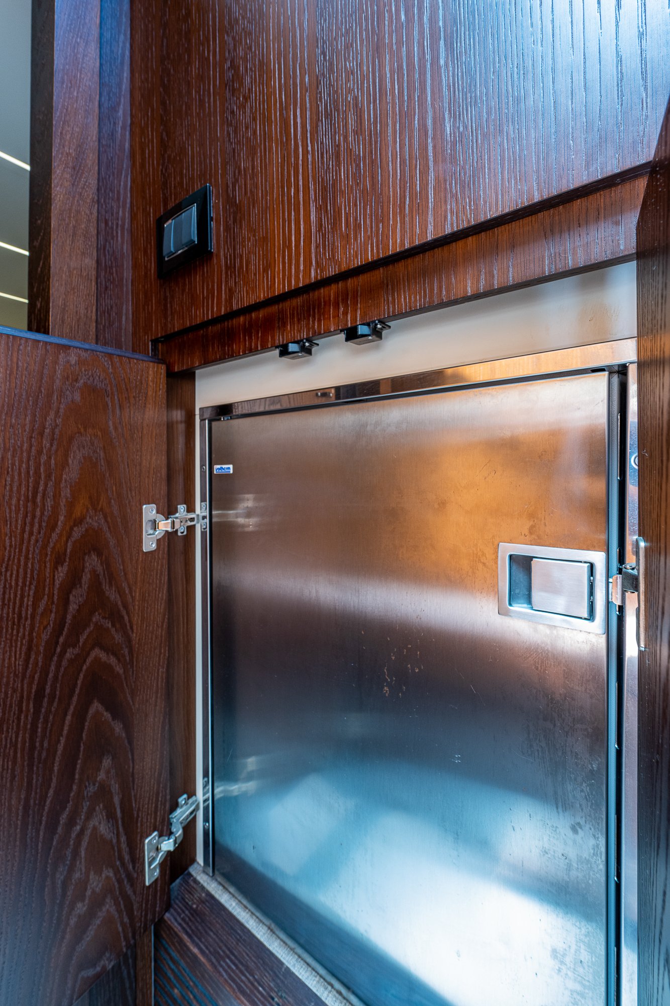72_azimut_stasea_master_stateroom_1.jpg