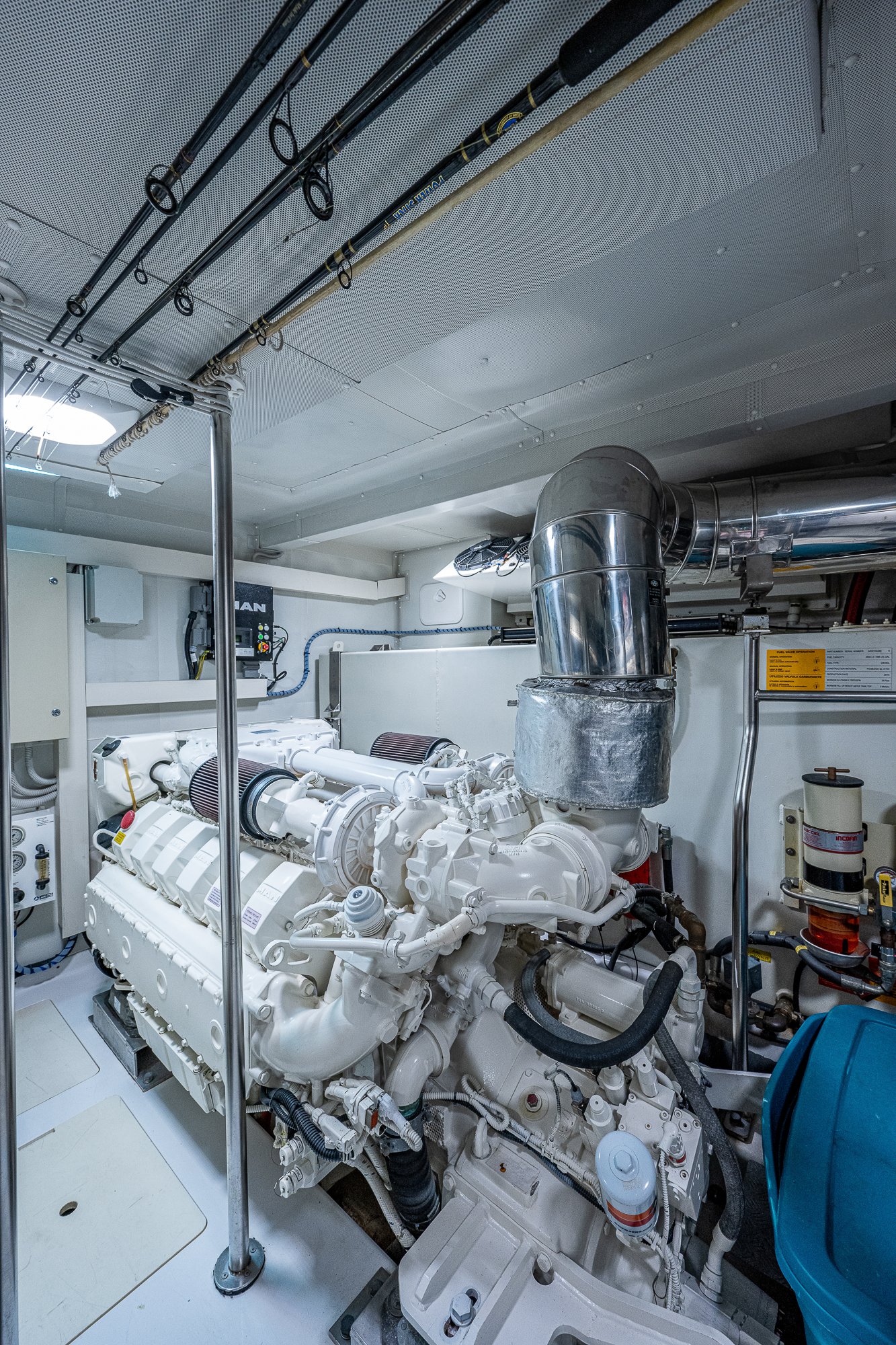 72_azimut_stasea_engine_room_4.jpg