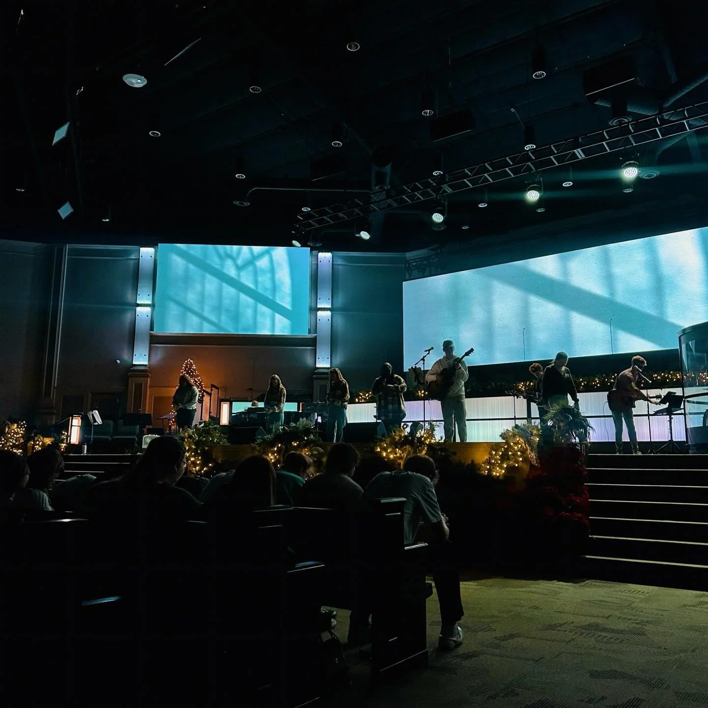 CHRISTMAS COLLECTIVE TONIGHT!
@7
3333 Dave ward Dr