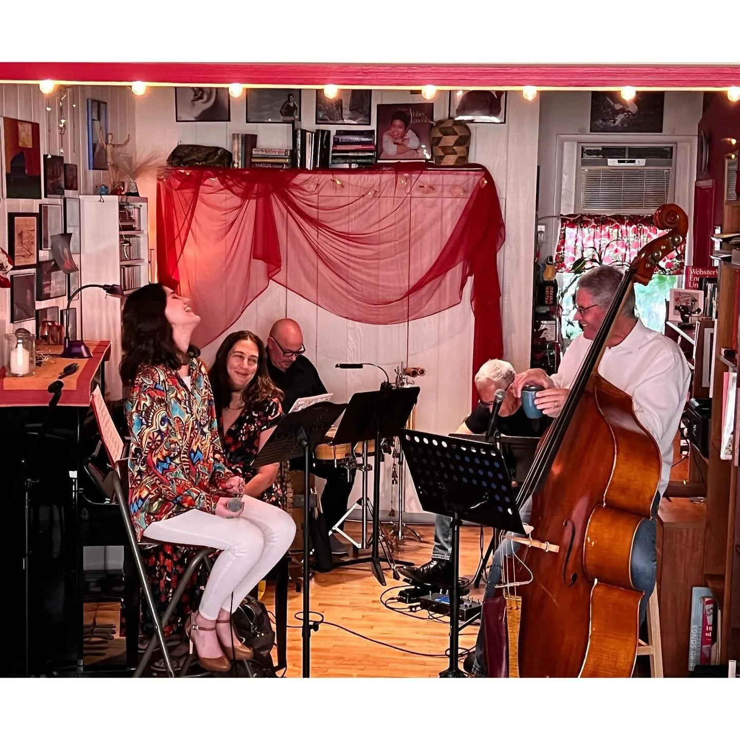 ✨Playing in the Parlor!✨

It was an absolute treat to perform at The Salon on Buffalo last weekend~ an incredibly wholesome, intimate, and attentive space, all curated by the wonderful vocalist and songwriter Susan Krebs, aka the Jazz Gardener!🎵🪴


