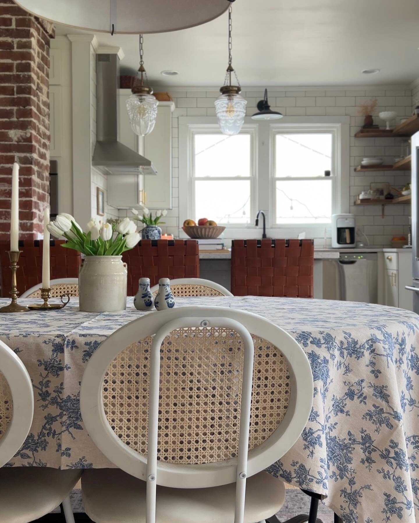 Sharing a few still images of our dining room space!

The other day I shared a reel and in it talked about my new obsession with tablecloths lol! Guys&hellip;.this obsession is real! 😬😬😬

And they are truly life-changing! I dare you to try it! Thi