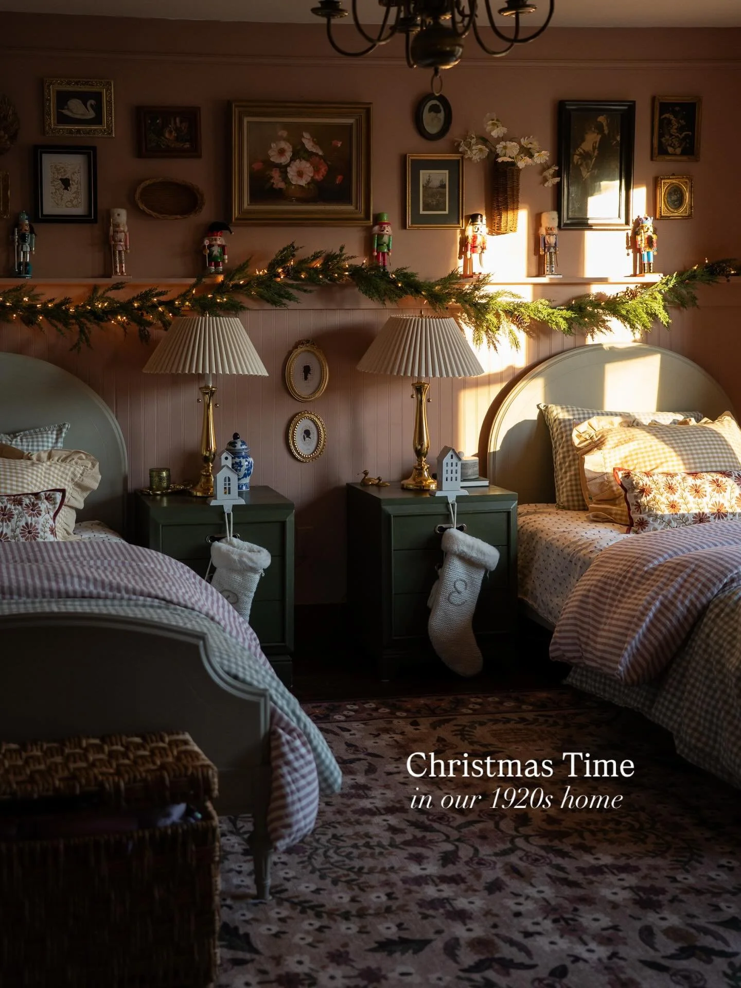 It&rsquo;s that time of year&hellip;.🥰🤗🎄🕯️

I don&rsquo;t want the coziness to end! How is this month flying by so quickly?!

-

#littlewomenchristmas #cozychristmasdecor #christmasdecorinspo #holidayhomedecor #christmasaesthetic #vintagechristma