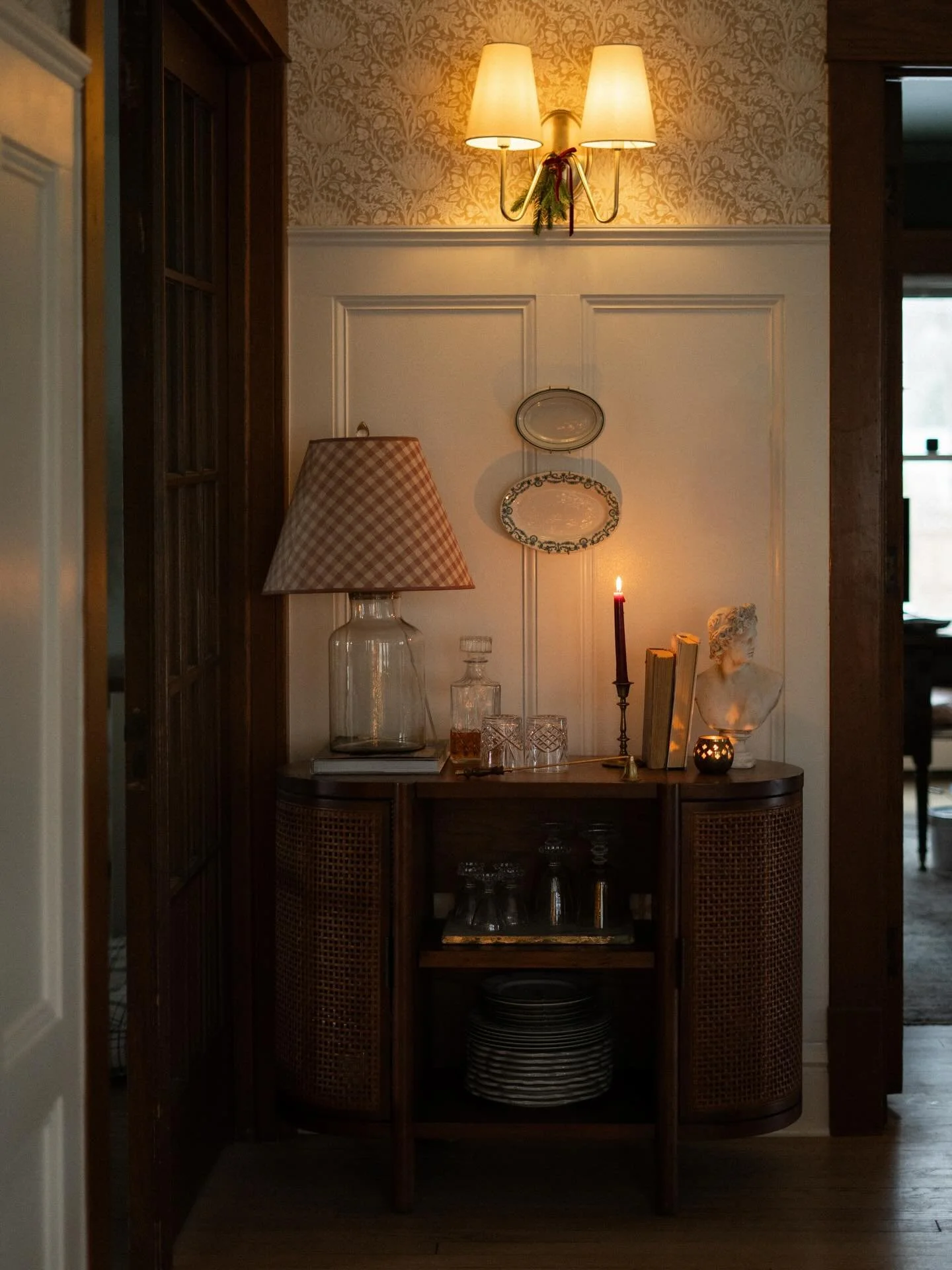 It&rsquo;s been a while since I&rsquo;ve shared one of my favorite corners of our dining room. 🥰 She&rsquo;s especially perfect this time of year 🎄

Room Details:
&bull;Wallpaper: from @northandfinch - Aspen Floral
&bull;Paint: White Dove by @benja