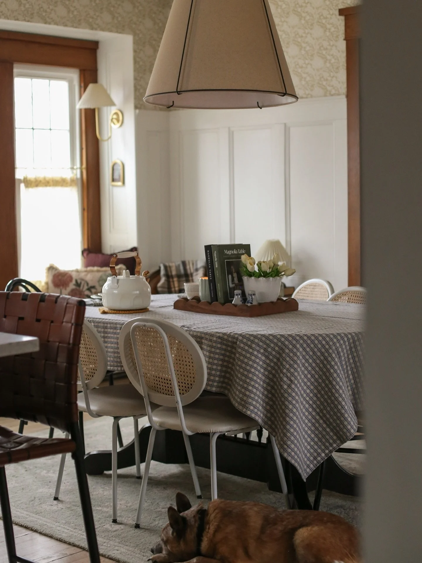 Stepping into February like 🎉🥳👏🏽🍾

Anyone else excited that the shortest days are behind us?!? 🤗

-

#CozyHomeInspo #VintageInspiredHome #CottageHome #PatternedInteriors #LivedInStyle