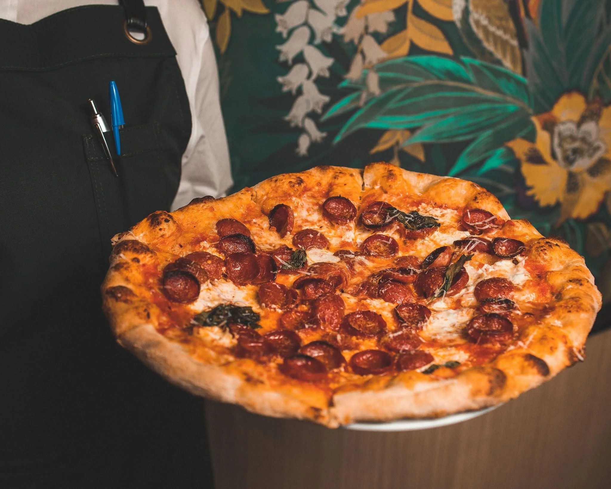 Dinner is served 🍕 Reserve your table through the link in our bio. We're open 5pm-9pm tonight! 🍽