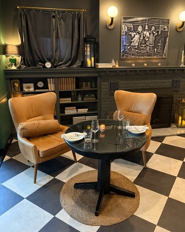 This cozy table for two is set and ready for you! Enjoy a glass of wine or cocktail from the bar and soak in the views at Torrey Park 🍷✨ Reserve your table through the link in our bio.