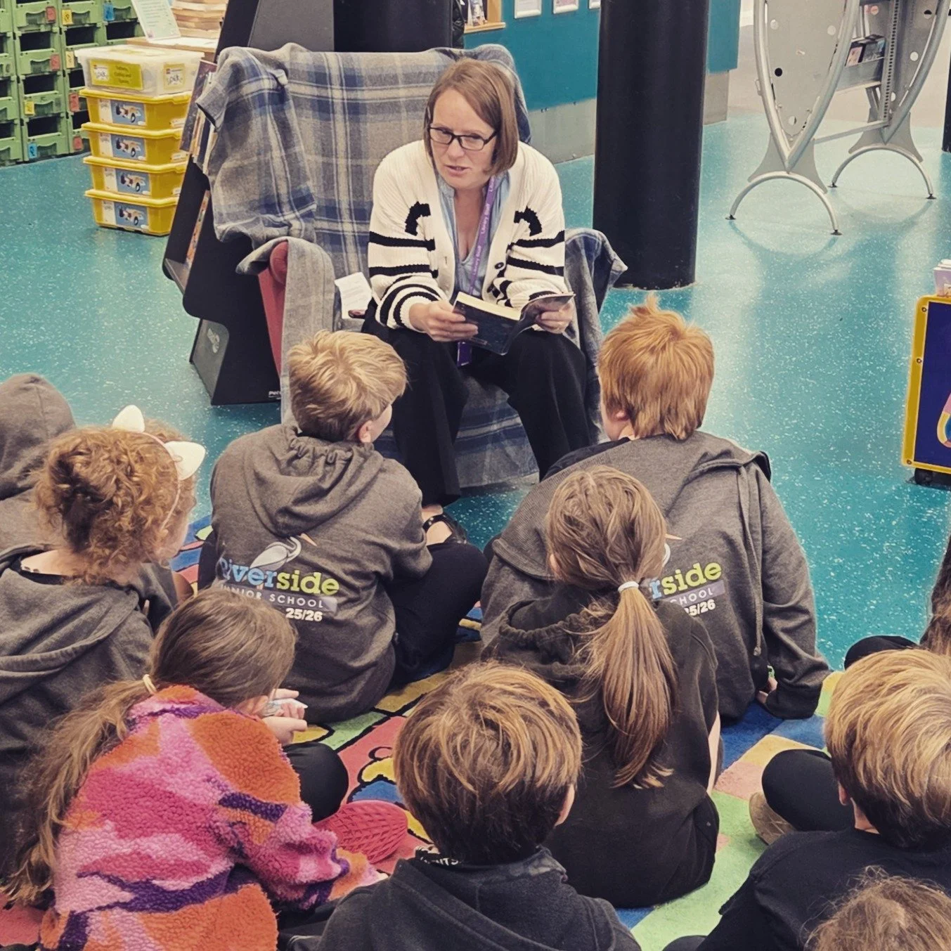 The children at Riverside have all enjoyed a trip to Hebden Bridge Library today with thanks to @calderdalelibraries. They enthusiastically spoke about books they loved and used their library cards to take a book out. #wearereaders #lovereading #read
