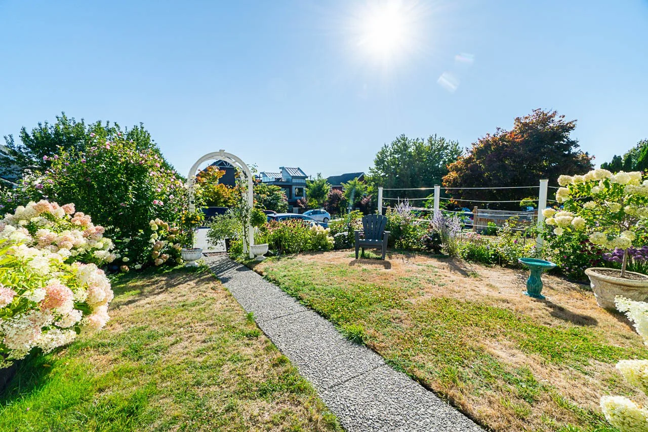 226 5th Street West North Vancouver-3.jpg
