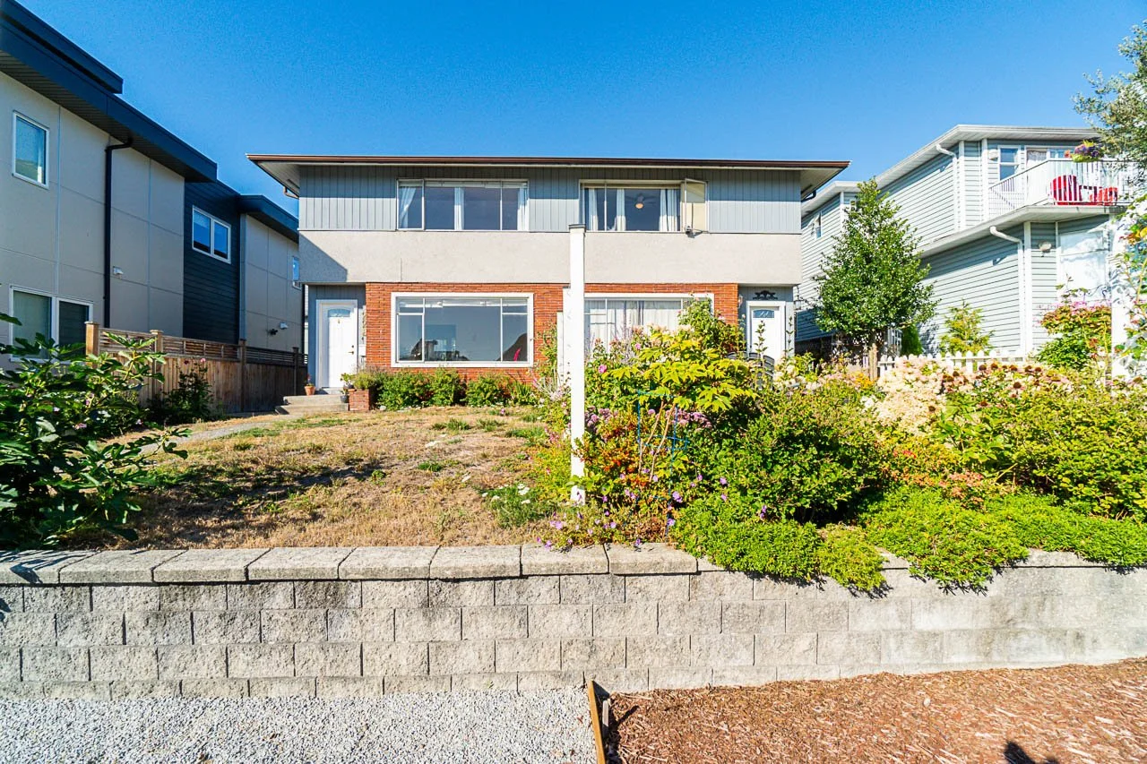 226 5th Street West North Vancouver-2.jpg