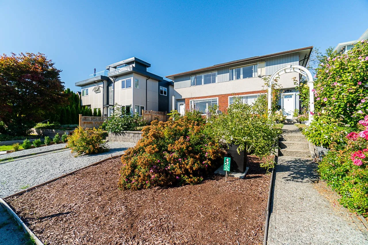 226 5th Street West North Vancouver-1.jpg