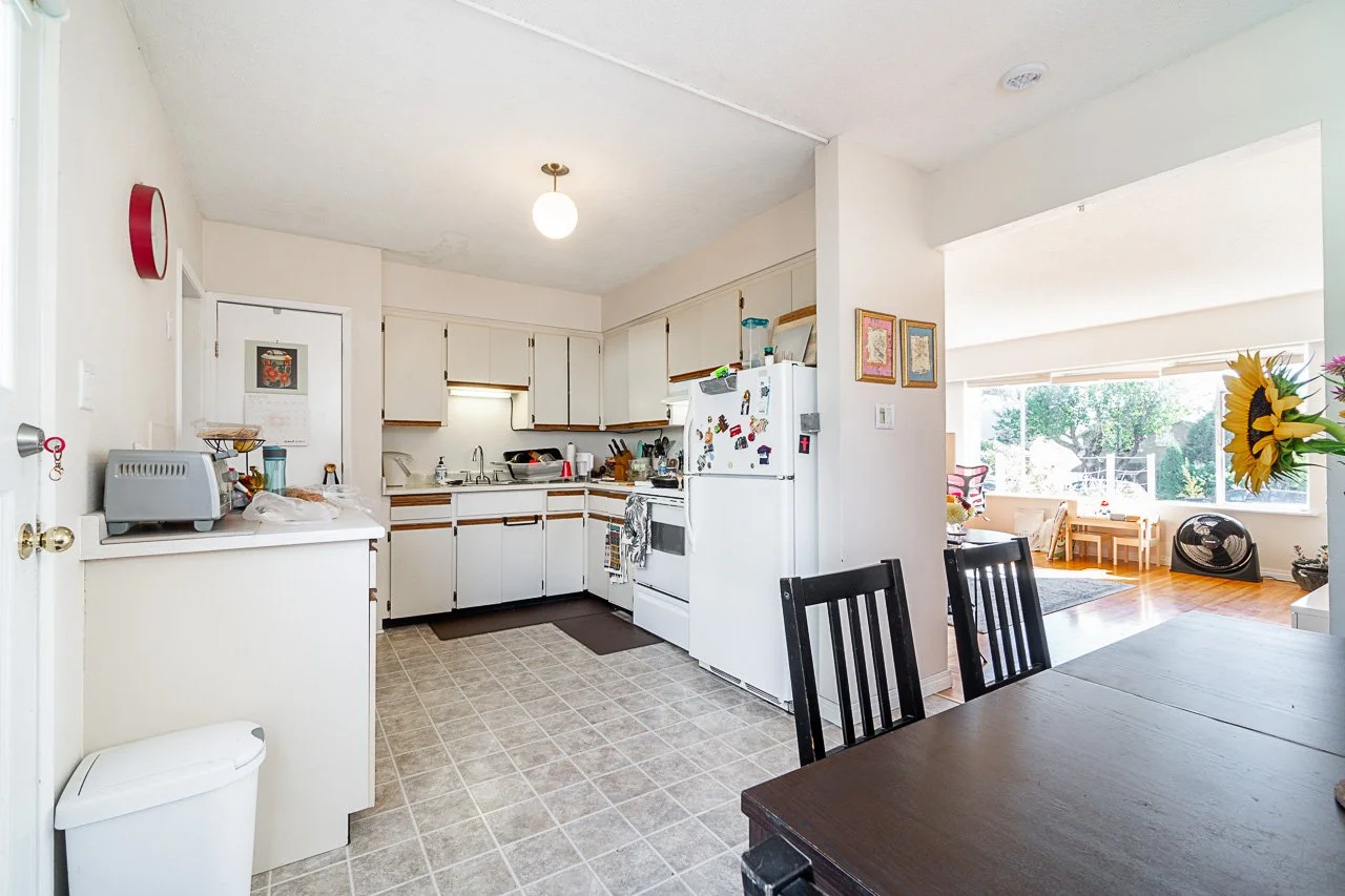 228 5th Street West North Vancouver-9.jpg
