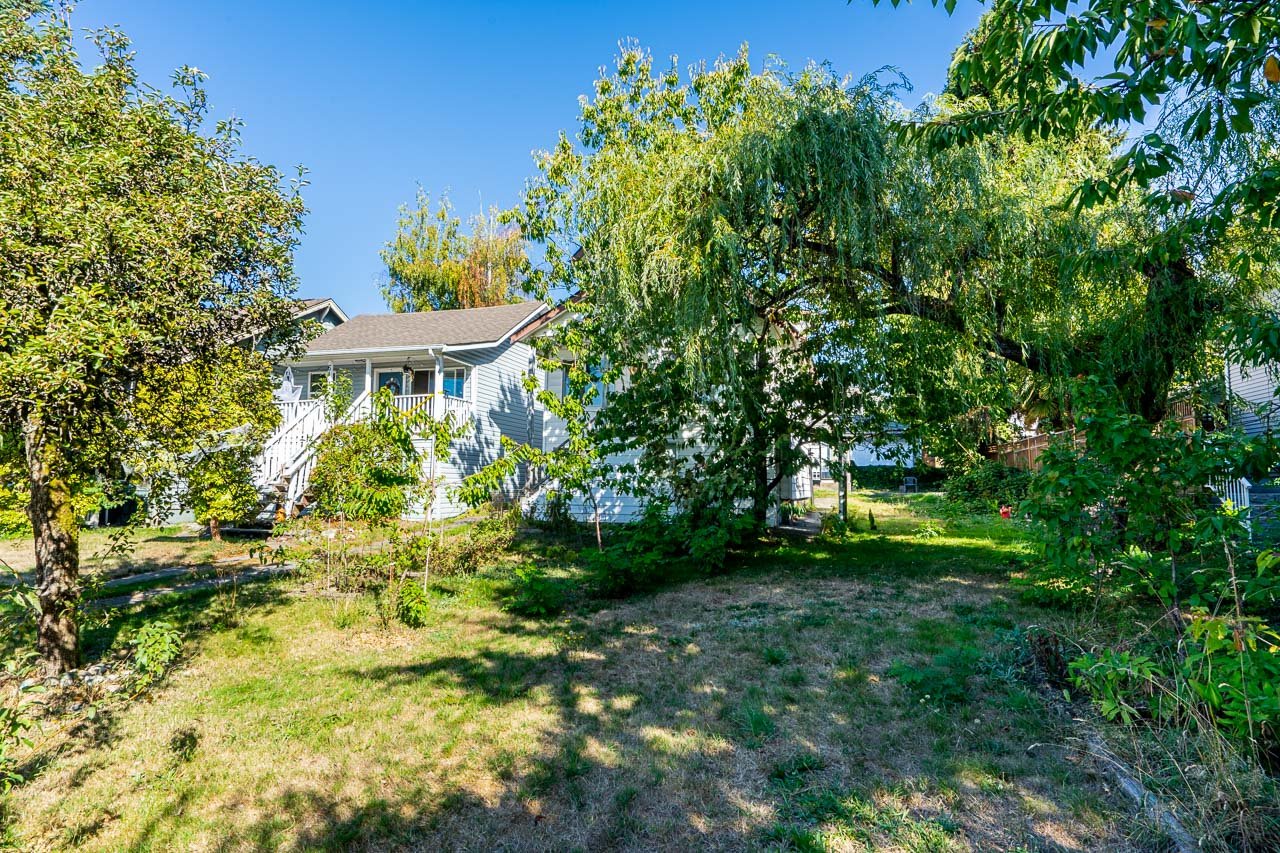 618 4th East Street North Vancouver-1.jpg